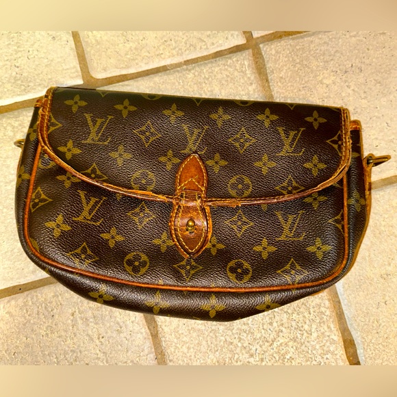 Louis Vuitton Clutch/Crossbody - Picture 1 of 13